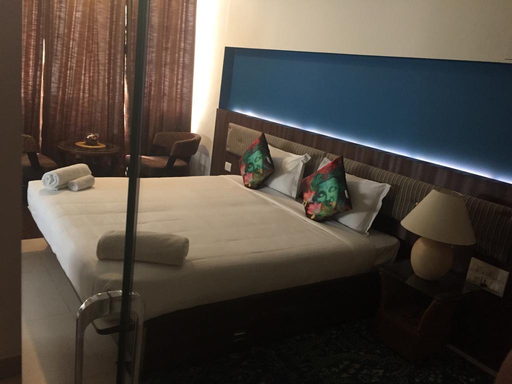 Luxtay Suites Bengaluru Szoba fotó
