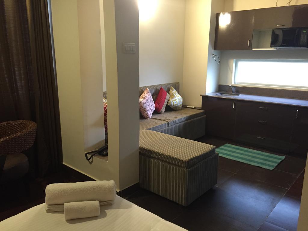 Luxtay Suites Bengaluru Szoba fotó