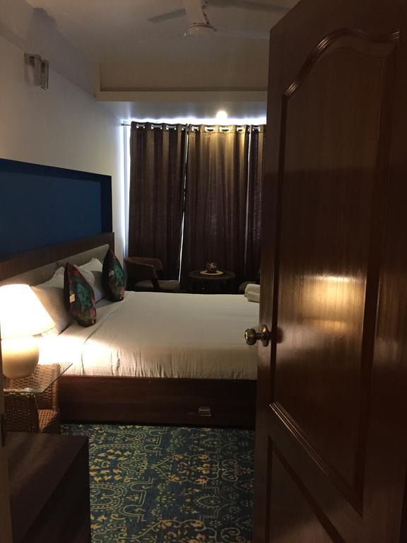 Luxtay Suites Bengaluru Szoba fotó