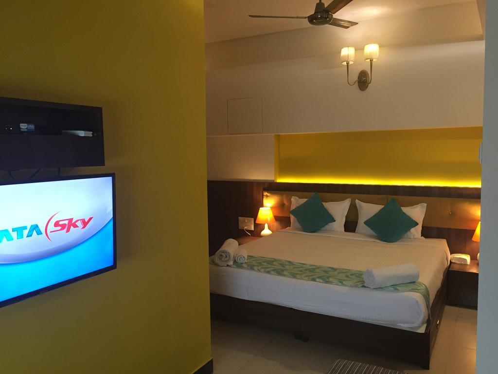 Luxtay Suites Bengaluru Szoba fotó