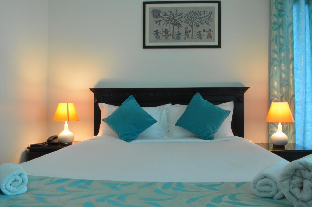 Luxtay Suites Bengaluru Szoba fotó