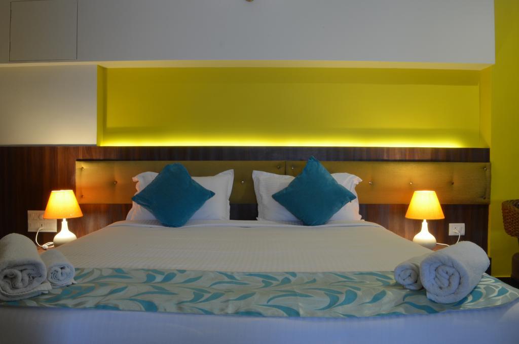 Luxtay Suites Bengaluru Szoba fotó