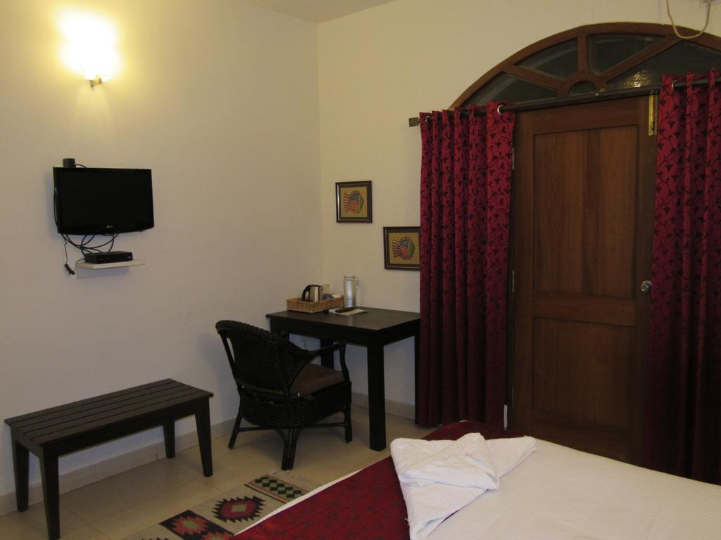 Luxtay Suites Bengaluru Szoba fotó